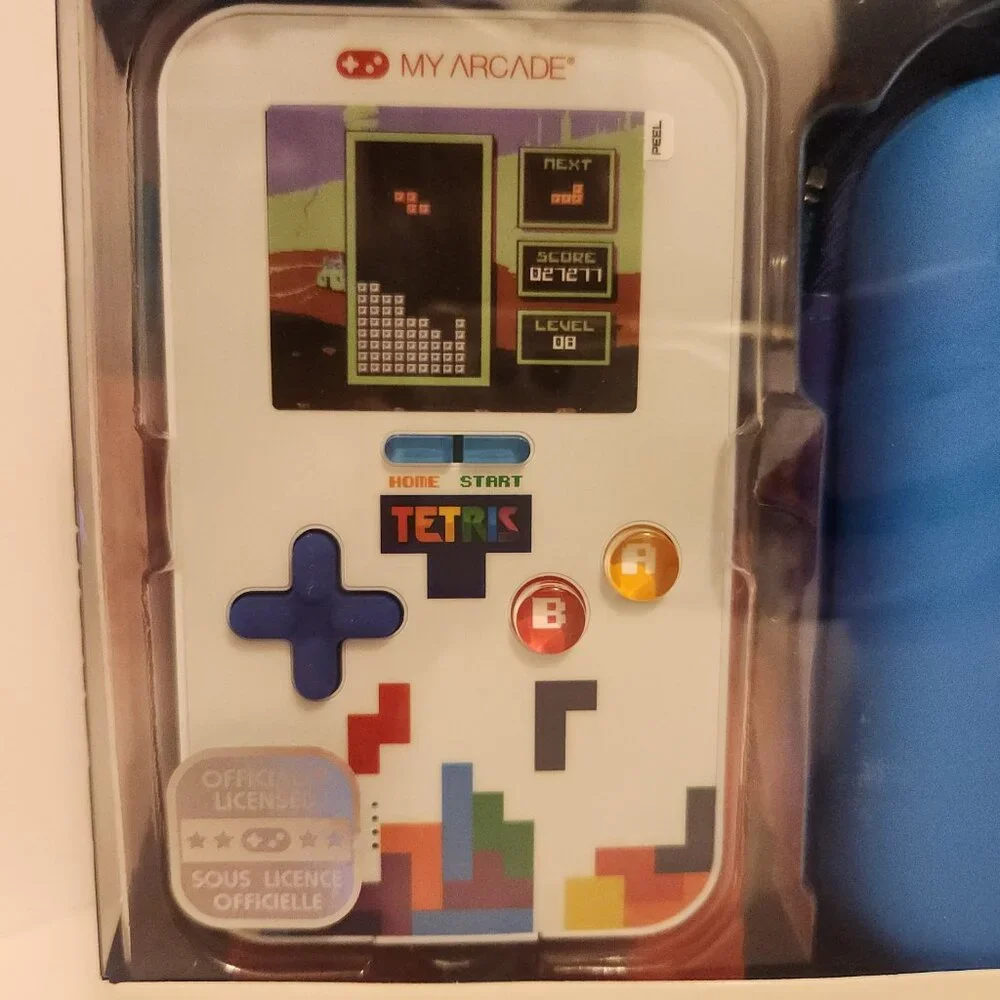 TETRIS Go Gamer with 300 Bonus Games and Travel Case Portable take with game NIB